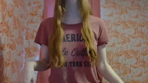 Snapshot of shelikessoymilk chatting on 10-10-25, 07:13 Erika online show from 10-10-25, 07:13