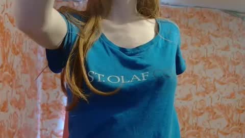 Snapshot of shelikessoymilk chatting on 10-17-25, 05:59 Erika online show from 10-17-25, 05:59