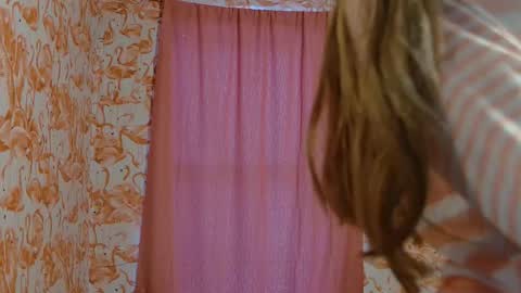 Snapshot of shelikessoymilk chatting on 10-28-25, 07:38 Erika online show from 10-28-25, 07:38