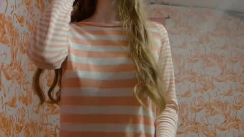 Snapshot of shelikessoymilk chatting on 11-11-25, 12:43 Erika online show from 11-11-25, 12:43