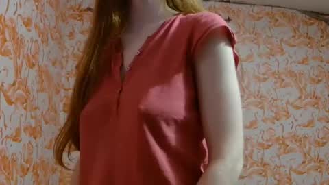 Snapshot of shelikessoymilk chatting on 11-16-25, 01:44 Erika online show from 11-16-25, 01:44