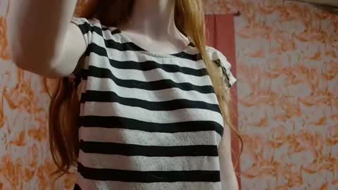 Snapshot of shelikessoymilk chatting on 11-18-25, 10:36 Erika online show from 11-18-25, 10:36