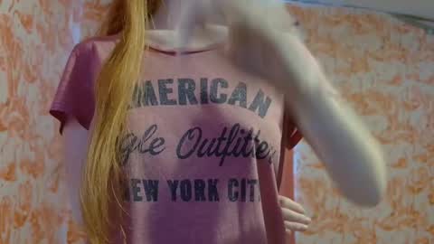 Snapshot of shelikessoymilk chatting on 11-26-25, 07:04 Erika online show from 11-26-25, 07:04