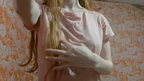 Snapshot of shelikessoymilk chatting on 12-14-25, 02:39 Erika online show from 12-14-25, 02:39