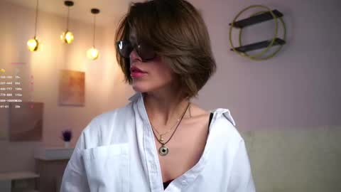 Snapshot of shelleyharn chatting on 10-30-25, 01:07 Alex online show from 10-30-25, 01:07