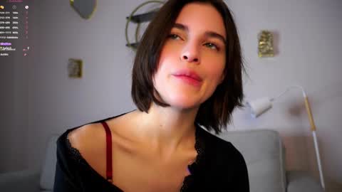 Snapshot of shelleyharn chatting on 12-03-25, 01:24 Alex online show from 12-03-25, 01:24