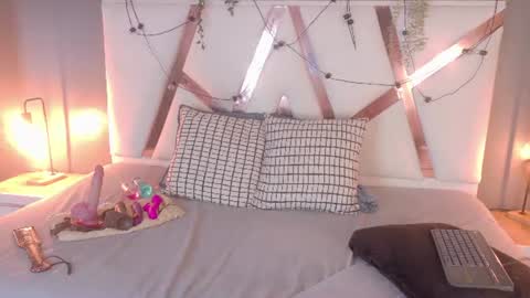 S H E L Y    E V A N S online show from 07-21-26, 12:24