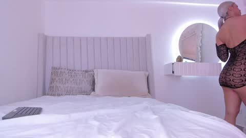 shelynna_azzul online show from 01-14-25, 07:43