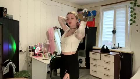 Elin online show from 04-26-26, 03:42