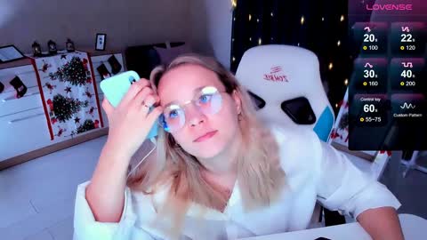 Snapshot of sherill_brill chatting on 12-28-24, 01:49 Sheril online show from 12-28-24, 01:49