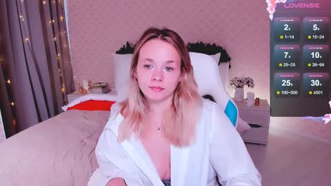 Snapshot of sherill_brill chatting on 01-19-25, 01:44 Sheril online show from 01-19-25, 01:44