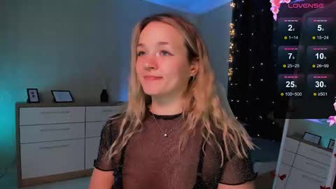 Snapshot of sherill_brill chatting on 02-09-25, 10:42 Sheril online show from 02-09-25, 10:42