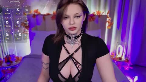 Snapshot of sherri_martinez chatting on 10-15-25, 06:19 sherri_martinez online show from 10-15-25, 06:19