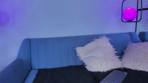 mia online show from 01-11-25, 05:18