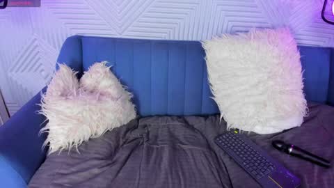 mia online show from 02-07-25, 02:15