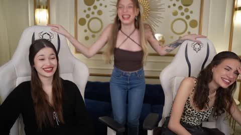 Snapshot of sheryl_elegance chatting on 02-04-25, 06:06 Sheryl online show from 02-04-25, 06:06