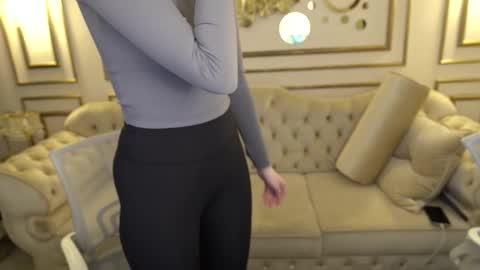 Snapshot of sheryl_elegance chatting on 02-25-25, 06:09 Sheryl online show from 02-25-25, 06:09