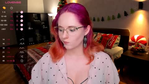 Snapshot of sheslinki chatting on 01-07-25, 08:56 Hello guys my name is Aemilia online show from 01-07-25, 08:56