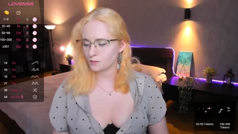 Snapshot of sheslinki chatting on 01-24-25, 12:31 Hello guys my name is Aemilia online show from 01-24-25, 12:31