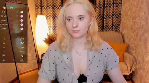 Snapshot of sheslinki chatting on 01-31-25, 06:57 Hello guys my name is Aemilia online show from 01-31-25, 06:57