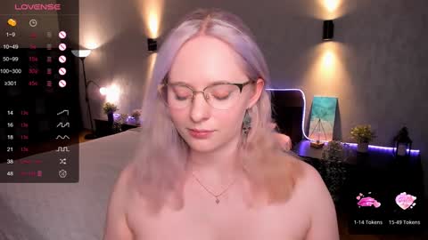 Snapshot of sheslinki chatting on 02-08-25, 10:07 Hello guys my name is Aemilia online show from 02-08-25, 10:07