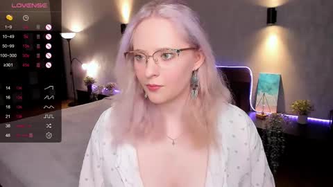 Snapshot of sheslinki chatting on 02-09-25, 07:16 Hello guys my name is Aemilia online show from 02-09-25, 07:16