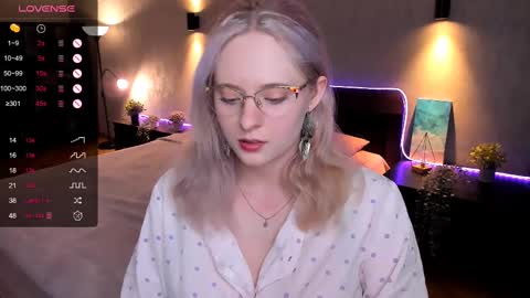 Snapshot of sheslinki chatting on 02-12-25, 09:10 Hello guys my name is Aemilia online show from 02-12-25, 09:10