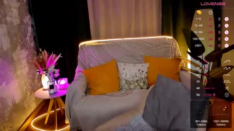 Snapshot of sheslinki chatting on 11-16-25, 08:53 Hello guys my name is Aemilia online show from 11-16-25, 08:53