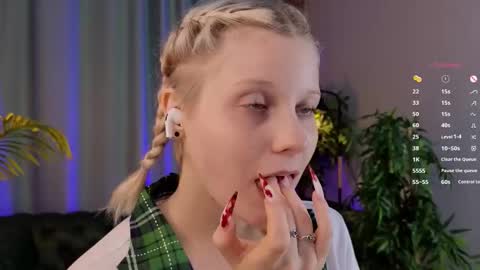 help me reach my first 25 thumbs up online show from 11-11-25, 11:16