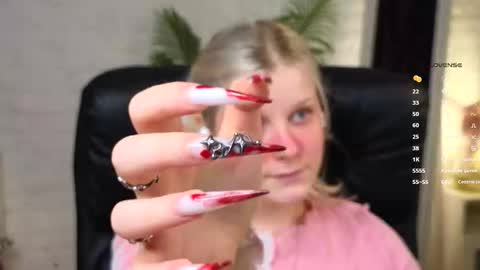 Snapshot of shinejoan chatting on 11-16-25, 10:04 help me reach my first 25 thumbs up online show from 11-16-25, 10:04