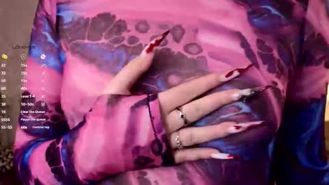 Snapshot of shinejoan chatting on 11-20-25, 10:09 help me reach my first 25 thumbs up online show from 11-20-25, 10:09