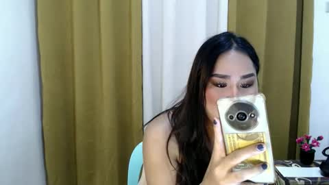 Snapshot of shiningkimmyrotme chatting on 12-14-25, 07:58 Hot Jessie online show from 12-14-25, 07:58