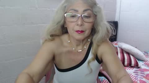 Snapshot of shira_evans40 chatting on 01-27-25, 08:49 shira evans40 online show from 01-27-25, 08:49