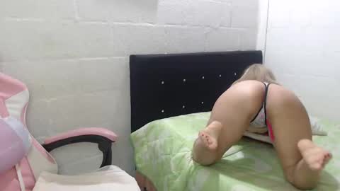 Snapshot of shira_evans40 chatting on 03-05-25, 12:38 shira evans40 online show from 03-05-25, 12:38