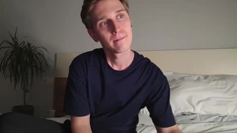 Snapshot of shirizo chatting on 09-12-25, 09:04 Matthew online show from 09-12-25, 09:04