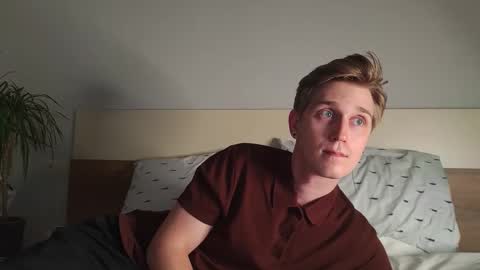 Snapshot of shirizo chatting on 09-19-25, 03:56 Matthew online show from 09-19-25, 03:56