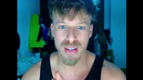 Snapshot of shirtless_dj chatting on 11-20-25, 02:45 Cick Goreskin online show from 11-20-25, 02:45