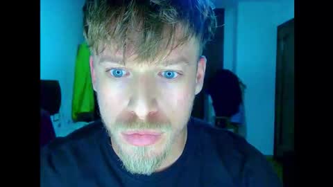 Snapshot of shirtless_dj chatting on 12-02-25, 03:23 Cick Goreskin online show from 12-02-25, 03:23