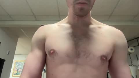 Snapshot of shirtlesshunk15 chatting on 02-15-26, 06:54 shirtlesshunk15 online show from 02-15-26, 06:54