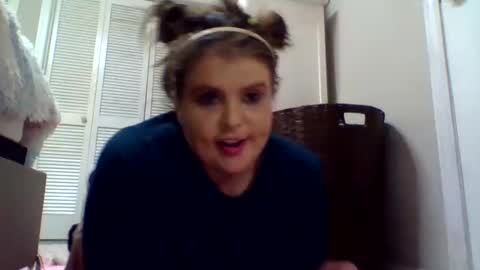 Snapshot of shmuberryfarms chatting on 12-24-24, 12:22 shmooinaround online show from 12-24-24, 12:22