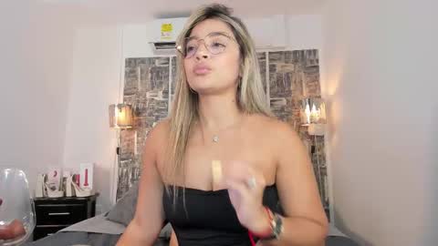 Snapshot of shofiavega chatting on 09-17-25, 05:14 SHOFIA online show from 09-17-25, 05:14