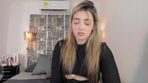 Snapshot of shofiavega chatting on 09-20-25, 02:51 SHOFIA online show from 09-20-25, 02:51