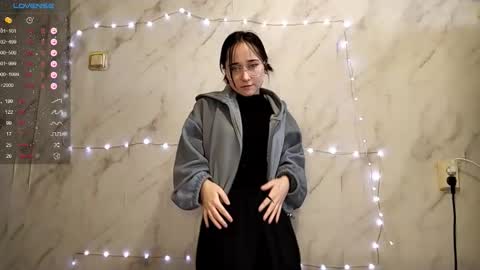 Snapshot of shonnacooperrider chatting on 12-19-25, 10:11 Margo online show from 12-19-25, 10:11