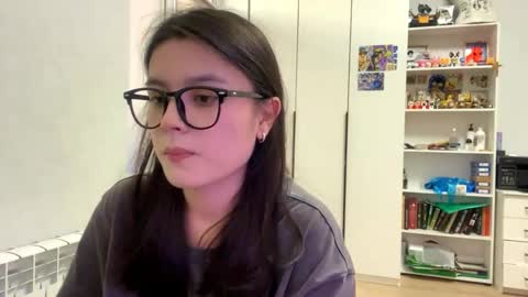 Snapshot of shontagrabowski chatting on 05-03-26, 02:23 Marie online show from 05-03-26, 02:23