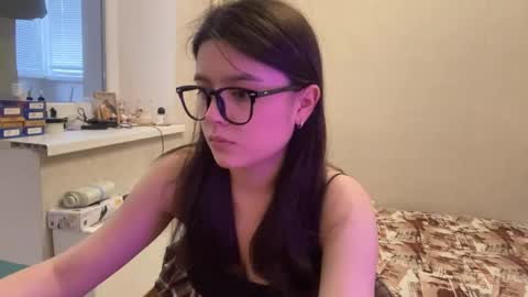 Snapshot of shontagrabowski chatting on 06-07-26, 02:21 Marie online show from 06-07-26, 02:21