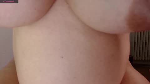 Snapshot of shopiagarcia_ chatting on 02-11-25, 12:05 lamai online show from 02-11-25, 12:05