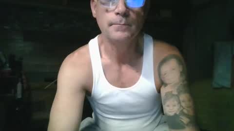 Snapshot of showingoff40 chatting on 10-07-25, 10:23 Red4040 online show from 10-07-25, 10:23