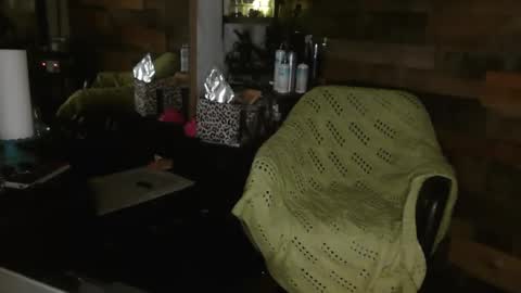 Snapshot of showingoff40 chatting on 10-23-25, 08:35 Red4040 online show from 10-23-25, 08:35