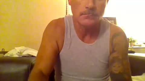 Snapshot of showingoff40 chatting on 11-09-25, 02:43 Red4040 online show from 11-09-25, 02:43