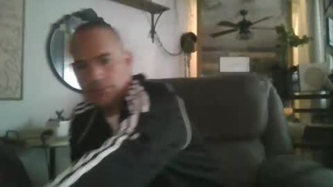 Snapshot of showingoff40 chatting on 11-15-25, 06:37 Red4040 online show from 11-15-25, 06:37